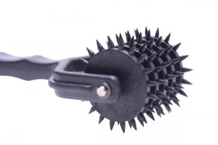 Master Series Spiked 5 Row Pinwheel - Black - Not Very Vanilla